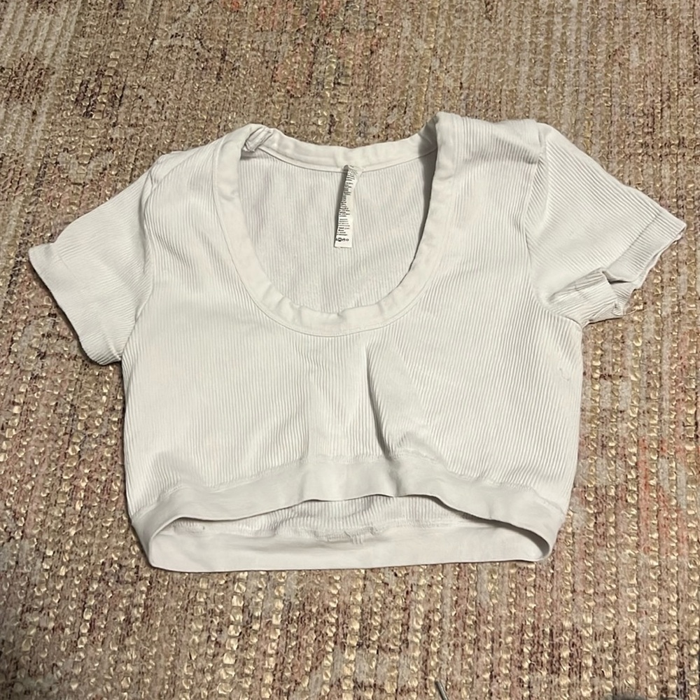White Ribbed Alo Cropped T shirt